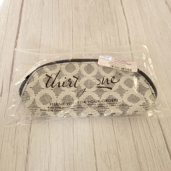 Thirty-One - A033 Half-Moon Pouch - AL25 Full Circle  Weave - Picture 2 of 3